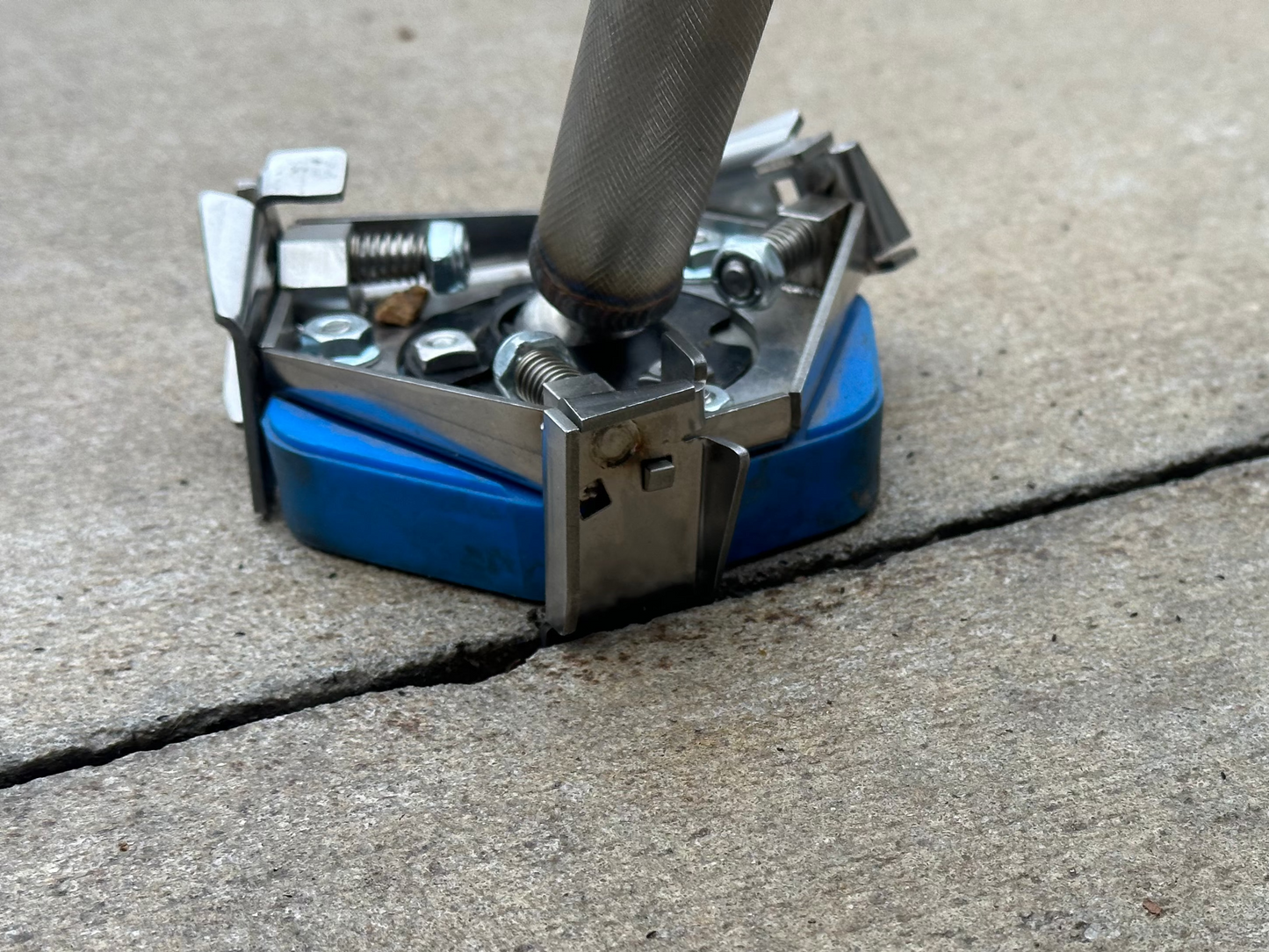 Tread Savage™ Pro-Level Max Traction Ladder Leveler System 1 Pair